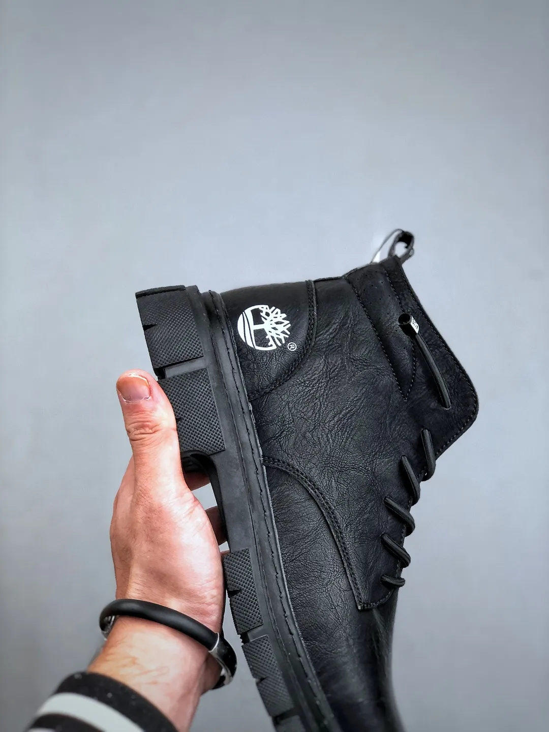 Local pick-up💰 520 supports store Timberland/Timberland classic 25ss new high-top (plus velvet) classic re-creation, brand new upgrade, Guangdong factory quality, original box and original packaging. The fabric is made of Italian top-grade frosted cowhide, with anti-odor and anti-corrosion genuine leather latex insoles to give you a perfect wearing experience. High-quality and durable, a must-have for sportsmen. Specially designed to treat those who are not handsome. High-quality and first-class foot feel. Exclusive supply. Official item number: TB23066 Size: 39 40 41 42 43 44